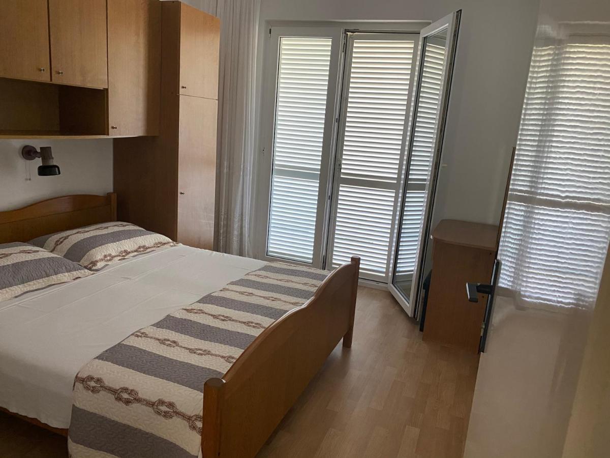 Apartments Marija โลปาร์ ภายนอก รูปภาพ