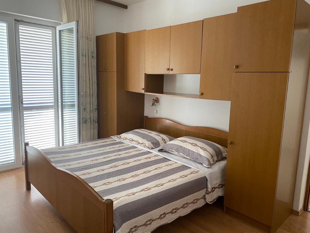Apartments Marija โลปาร์ ภายนอก รูปภาพ