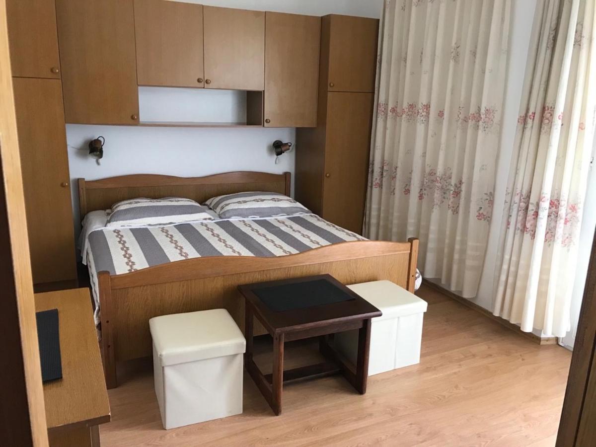 Apartments Marija โลปาร์ ภายนอก รูปภาพ