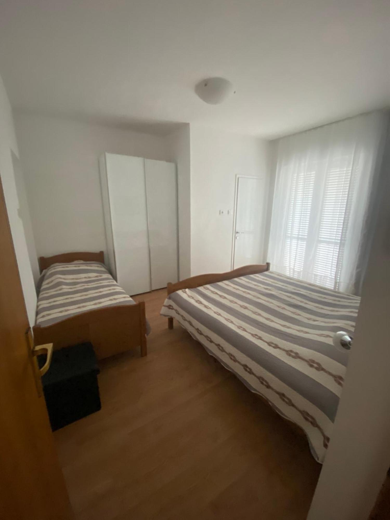 Apartments Marija โลปาร์ ภายนอก รูปภาพ