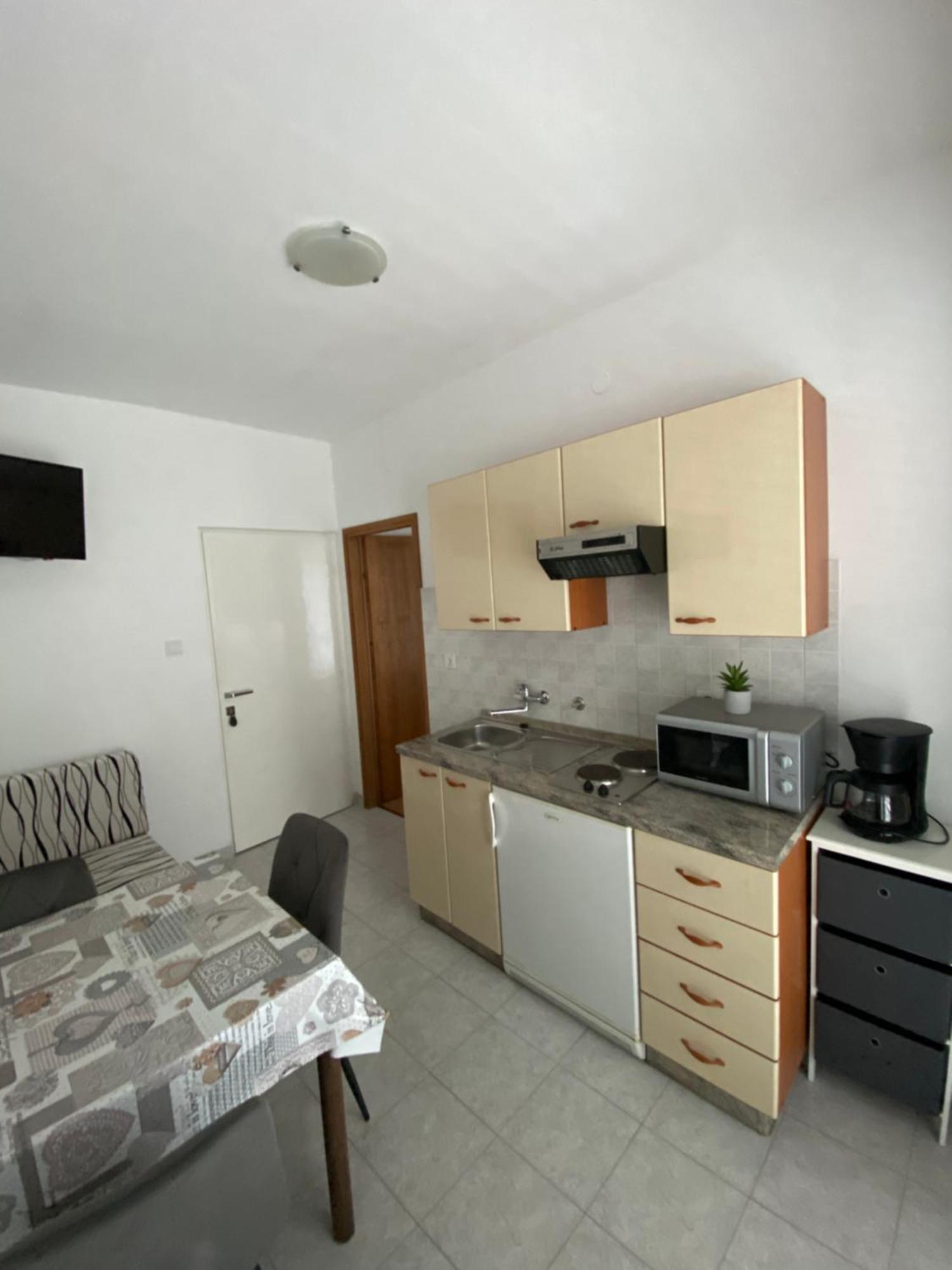 Apartments Marija โลปาร์ ภายนอก รูปภาพ